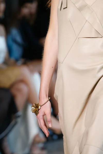 Look 14